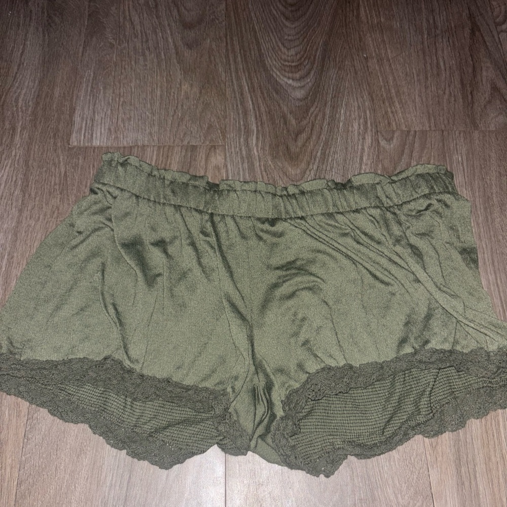 No Boundaries Olive Green Shorts